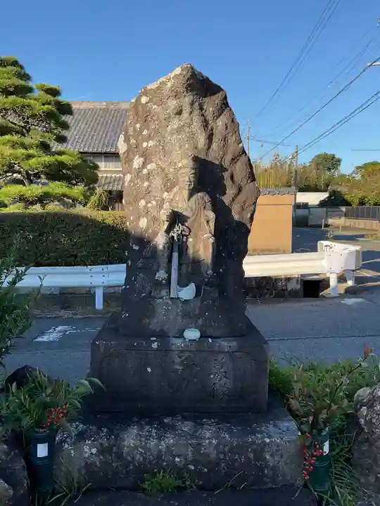 お堂、庚申様、地域の地蔵の像