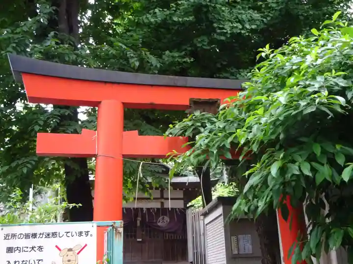 出世稲荷神社(春日稲荷神社)の鳥居