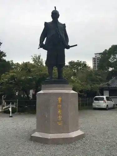 豊國神社の像