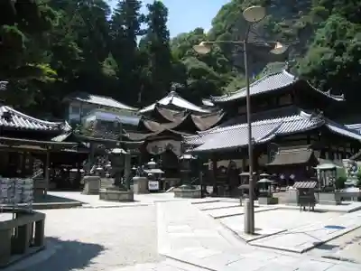 宝山寺の本殿・本堂