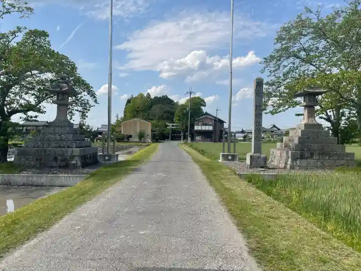 比都佐神社の{uncategorized: "未分類", other: "その他", undefined: "問題あり", building: "その他建物", grave: "お墓", sacred_gate: "鳥居", guardian: "狛犬", statue: "像", buddha: "仏像", history: "歴史", nature: "自然", garden: "庭園", animal: "動物", pagoda: "塔", temizu: "手水舎", mountain_gate: "山門・神門", sanctuary: "本殿・本堂", subordinate: "末社・摂社", art: "芸術", scenery: "景色", jizo: "地蔵", ema: "絵馬", goshuin: "御朱印", omikuji: "おみくじ", items: "授与品その他", amulet: "お守り", goshuincho: "御朱印帳", eats: "食事", festival: "お祭り", votive_dance: "神楽", shichigosan: "七五三参", wedding: "結婚式", experience: "体験その他", initially: "初詣", around: "周辺", anti_infection: "感染症対策"}
