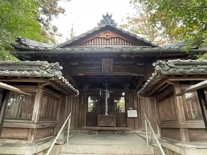 八幡神社の{uncategorized: "未分類", other: "その他", undefined: "問題あり", building: "その他建物", grave: "お墓", sacred_gate: "鳥居", guardian: "狛犬", statue: "像", buddha: "仏像", history: "歴史", nature: "自然", garden: "庭園", animal: "動物", pagoda: "塔", temizu: "手水舎", mountain_gate: "山門・神門", sanctuary: "本殿・本堂", subordinate: "末社・摂社", art: "芸術", scenery: "景色", jizo: "地蔵", ema: "絵馬", goshuin: "御朱印", omikuji: "おみくじ", items: "授与品その他", amulet: "お守り", goshuincho: "御朱印帳", eats: "食事", festival: "お祭り", votive_dance: "神楽", shichigosan: "七五三参", wedding: "結婚式", experience: "体験その他", initially: "初詣", around: "周辺", anti_infection: "感染症対策"}