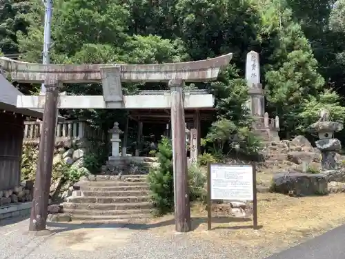 三輪神社の鳥居