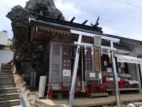 劔山本宮宝蔵石神社の鳥居