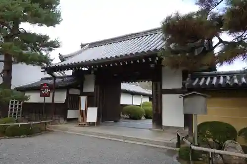 大覚寺の山門