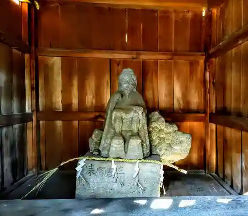 愛知県高浜市春日神社の像