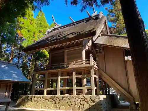 六所神社の本殿