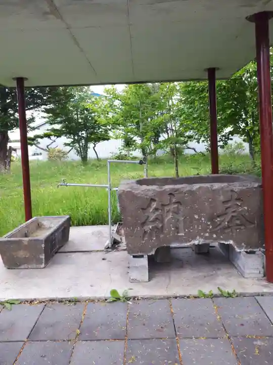 三川神社の手水舎