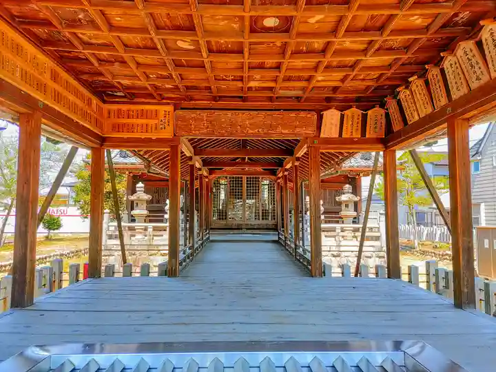 白山社(前飛保町)の本殿・本堂