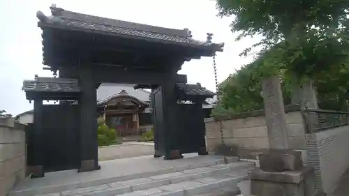 境妙寺の山門