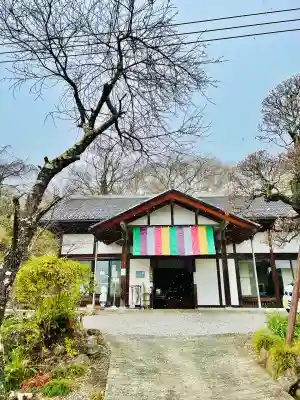 音楽寺の{uncategorized: "未分類", other: "その他", undefined: "問題あり", building: "その他建物", grave: "お墓", sacred_gate: "鳥居", guardian: "狛犬", statue: "像", buddha: "仏像", history: "歴史", nature: "自然", garden: "庭園", animal: "動物", pagoda: "塔", temizu: "手水舎", mountain_gate: "山門・神門", sanctuary: "本殿・本堂", subordinate: "末社・摂社", art: "芸術", scenery: "景色", jizo: "地蔵", ema: "絵馬", goshuin: "御朱印", omikuji: "おみくじ", items: "授与品その他", amulet: "お守り", goshuincho: "御朱印帳", eats: "食事", festival: "お祭り", votive_dance: "神楽", shichigosan: "七五三参", wedding: "結婚式", experience: "体験その他", initially: "初詣", around: "周辺", anti_infection: "感染症対策"}