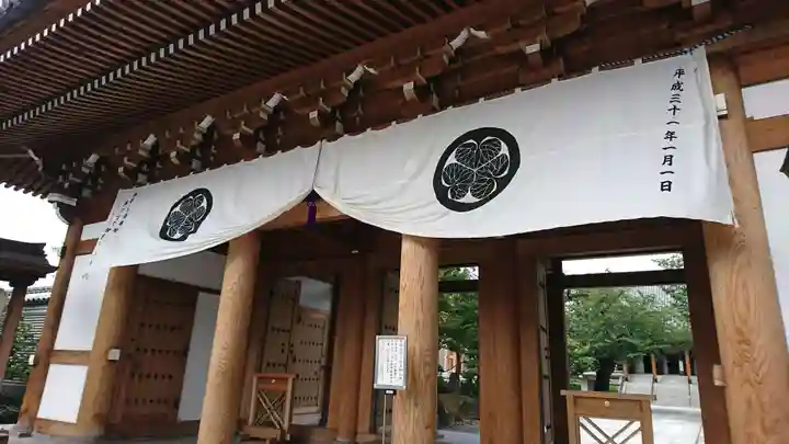 伝通院の山門・神門