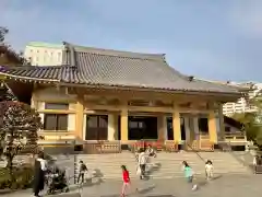 霊巌寺の本殿