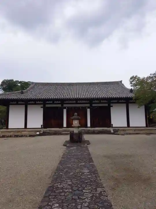 新薬師寺の本殿・本堂