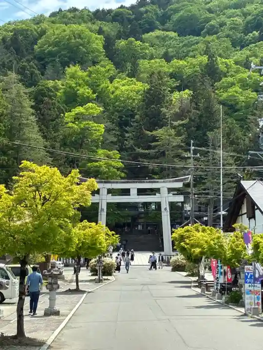 諏訪大社の{uncategorized: "未分類", other: "その他", undefined: "問題あり", building: "その他建物", grave: "お墓", sacred_gate: "鳥居", guardian: "狛犬", statue: "像", buddha: "仏像", history: "歴史", nature: "自然", garden: "庭園", animal: "動物", pagoda: "塔", temizu: "手水舎", mountain_gate: "山門・神門", sanctuary: "本殿・本堂", subordinate: "末社・摂社", art: "芸術", scenery: "景色", jizo: "地蔵", ema: "絵馬", goshuin: "御朱印", omikuji: "おみくじ", items: "授与品その他", amulet: "お守り", goshuincho: "御朱印帳", eats: "食事", festival: "お祭り", votive_dance: "神楽", shichigosan: "七五三参", wedding: "結婚式", experience: "体験その他", initially: "初詣", around: "周辺", anti_infection: "感染症対策"}