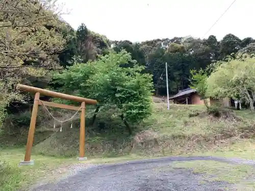 神明社の鳥居