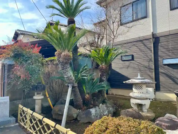 眞隆寺の{uncategorized: "未分類", other: "その他", undefined: "問題あり", building: "その他建物", grave: "お墓", sacred_gate: "鳥居", guardian: "狛犬", statue: "像", buddha: "仏像", history: "歴史", nature: "自然", garden: "庭園", animal: "動物", pagoda: "塔", temizu: "手水舎", mountain_gate: "山門・神門", sanctuary: "本殿・本堂", subordinate: "末社・摂社", art: "芸術", scenery: "景色", jizo: "地蔵", ema: "絵馬", goshuin: "御朱印", omikuji: "おみくじ", items: "授与品その他", amulet: "お守り", goshuincho: "御朱印帳", eats: "食事", festival: "お祭り", votive_dance: "神楽", shichigosan: "七五三参", wedding: "結婚式", experience: "体験その他", initially: "初詣", around: "周辺", anti_infection: "感染症対策"}
