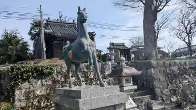 勝居神社の{uncategorized: "未分類", other: "その他", undefined: "問題あり", building: "その他建物", grave: "お墓", sacred_gate: "鳥居", guardian: "狛犬", statue: "像", buddha: "仏像", history: "歴史", nature: "自然", garden: "庭園", animal: "動物", pagoda: "塔", temizu: "手水舎", mountain_gate: "山門・神門", sanctuary: "本殿・本堂", subordinate: "末社・摂社", art: "芸術", scenery: "景色", jizo: "地蔵", ema: "絵馬", goshuin: "御朱印", omikuji: "おみくじ", items: "授与品その他", amulet: "お守り", goshuincho: "御朱印帳", eats: "食事", festival: "お祭り", votive_dance: "神楽", shichigosan: "七五三参", wedding: "結婚式", experience: "体験その他", initially: "初詣", around: "周辺", anti_infection: "感染症対策"}