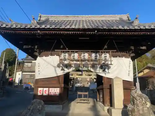 白國神社の{uncategorized: "未分類", other: "その他", undefined: "問題あり", building: "その他建物", grave: "お墓", sacred_gate: "鳥居", guardian: "狛犬", statue: "像", buddha: "仏像", history: "歴史", nature: "自然", garden: "庭園", animal: "動物", pagoda: "塔", temizu: "手水舎", mountain_gate: "山門・神門", sanctuary: "本殿・本堂", subordinate: "末社・摂社", art: "芸術", scenery: "景色", jizo: "地蔵", ema: "絵馬", goshuin: "御朱印", omikuji: "おみくじ", items: "授与品その他", amulet: "お守り", goshuincho: "御朱印帳", eats: "食事", festival: "お祭り", votive_dance: "神楽", shichigosan: "七五三参", wedding: "結婚式", experience: "体験その他", initially: "初詣", around: "周辺", anti_infection: "感染症対策"}
