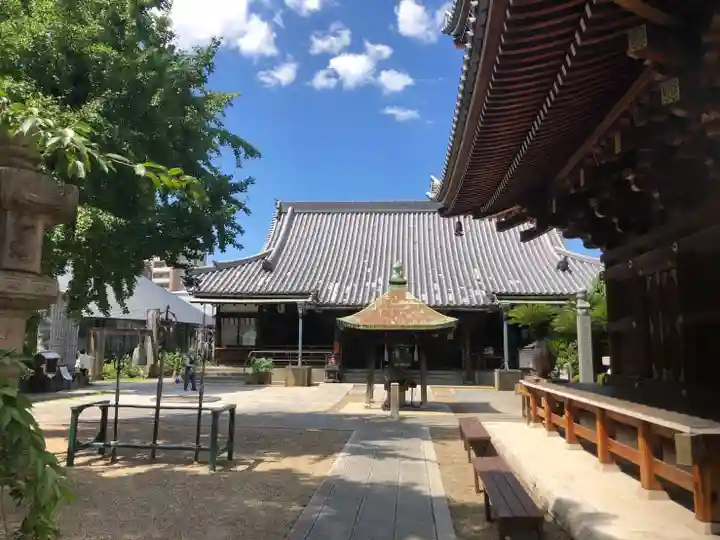 法楽寺の本殿・本堂