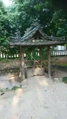 十二所神社（光明寺大条戸）の手水舎