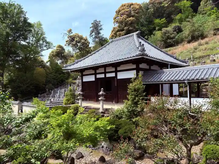 興聖寺(興聖寶林禅寺)の{uncategorized: "未分類", other: "その他", undefined: "問題あり", building: "その他建物", grave: "お墓", sacred_gate: "鳥居", guardian: "狛犬", statue: "像", buddha: "仏像", history: "歴史", nature: "自然", garden: "庭園", animal: "動物", pagoda: "塔", temizu: "手水舎", mountain_gate: "山門・神門", sanctuary: "本殿・本堂", subordinate: "末社・摂社", art: "芸術", scenery: "景色", jizo: "地蔵", ema: "絵馬", goshuin: "御朱印", omikuji: "おみくじ", items: "授与品その他", amulet: "お守り", goshuincho: "御朱印帳", eats: "食事", festival: "お祭り", votive_dance: "神楽", shichigosan: "七五三参", wedding: "結婚式", experience: "体験その他", initially: "初詣", around: "周辺", anti_infection: "感染症対策"}