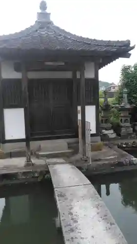 願成就寺の本殿・本堂