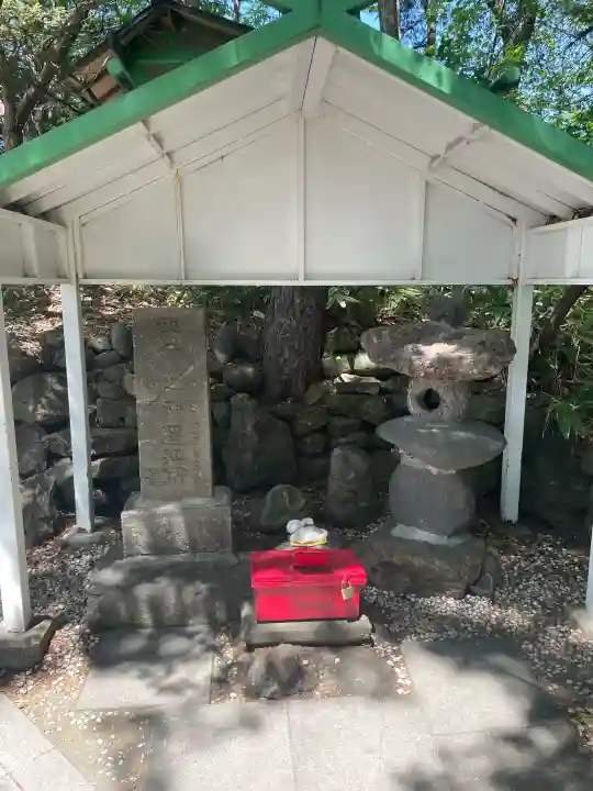 白石神社の{uncategorized: "未分類", other: "その他", undefined: "問題あり", building: "その他建物", grave: "お墓", sacred_gate: "鳥居", guardian: "狛犬", statue: "像", buddha: "仏像", history: "歴史", nature: "自然", garden: "庭園", animal: "動物", pagoda: "塔", temizu: "手水舎", mountain_gate: "山門・神門", sanctuary: "本殿・本堂", subordinate: "末社・摂社", art: "芸術", scenery: "景色", jizo: "地蔵", ema: "絵馬", goshuin: "御朱印", omikuji: "おみくじ", items: "授与品その他", amulet: "お守り", goshuincho: "御朱印帳", eats: "食事", festival: "お祭り", votive_dance: "神楽", shichigosan: "七五三参", wedding: "結婚式", experience: "体験その他", initially: "初詣", around: "周辺", anti_infection: "感染症対策"}