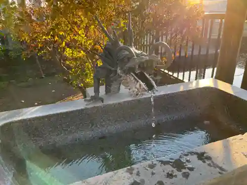 白蛇辨財天の手水舎