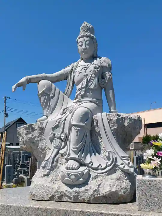 海蔵寺の{uncategorized: "未分類", other: "その他", undefined: "問題あり", building: "その他建物", grave: "お墓", sacred_gate: "鳥居", guardian: "狛犬", statue: "像", buddha: "仏像", history: "歴史", nature: "自然", garden: "庭園", animal: "動物", pagoda: "塔", temizu: "手水舎", mountain_gate: "山門・神門", sanctuary: "本殿・本堂", subordinate: "末社・摂社", art: "芸術", scenery: "景色", jizo: "地蔵", ema: "絵馬", goshuin: "御朱印", omikuji: "おみくじ", items: "授与品その他", amulet: "お守り", goshuincho: "御朱印帳", eats: "食事", festival: "お祭り", votive_dance: "神楽", shichigosan: "七五三参", wedding: "結婚式", experience: "体験その他", initially: "初詣", around: "周辺", anti_infection: "感染症対策"}