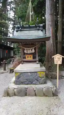 雄山神社前立社壇の末社・摂社