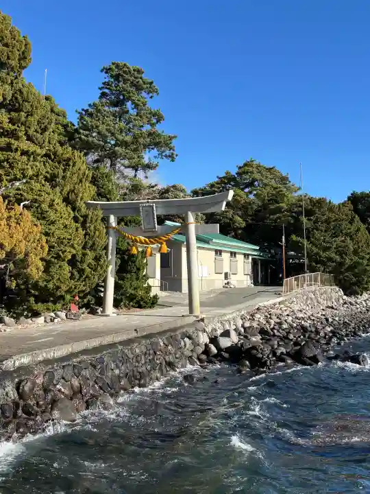 大瀬神社の{uncategorized: "未分類", other: "その他", undefined: "問題あり", building: "その他建物", grave: "お墓", sacred_gate: "鳥居", guardian: "狛犬", statue: "像", buddha: "仏像", history: "歴史", nature: "自然", garden: "庭園", animal: "動物", pagoda: "塔", temizu: "手水舎", mountain_gate: "山門・神門", sanctuary: "本殿・本堂", subordinate: "末社・摂社", art: "芸術", scenery: "景色", jizo: "地蔵", ema: "絵馬", goshuin: "御朱印", omikuji: "おみくじ", items: "授与品その他", amulet: "お守り", goshuincho: "御朱印帳", eats: "食事", festival: "お祭り", votive_dance: "神楽", shichigosan: "七五三参", wedding: "結婚式", experience: "体験その他", initially: "初詣", around: "周辺", anti_infection: "感染症対策"}