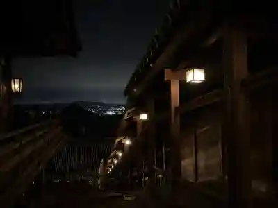 東大寺 二月堂の{uncategorized: "未分類", other: "その他", undefined: "問題あり", building: "その他建物", grave: "お墓", sacred_gate: "鳥居", guardian: "狛犬", statue: "像", buddha: "仏像", history: "歴史", nature: "自然", garden: "庭園", animal: "動物", pagoda: "塔", temizu: "手水舎", mountain_gate: "山門・神門", sanctuary: "本殿・本堂", subordinate: "末社・摂社", art: "芸術", scenery: "景色", jizo: "地蔵", ema: "絵馬", goshuin: "御朱印", omikuji: "おみくじ", items: "授与品その他", amulet: "お守り", goshuincho: "御朱印帳", eats: "食事", festival: "お祭り", votive_dance: "神楽", shichigosan: "七五三参", wedding: "結婚式", experience: "体験その他", initially: "初詣", around: "周辺", anti_infection: "感染症対策"}