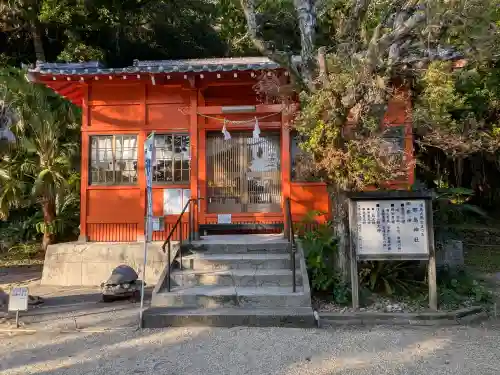 野島神社の{uncategorized: "未分類", other: "その他", undefined: "問題あり", building: "その他建物", grave: "お墓", sacred_gate: "鳥居", guardian: "狛犬", statue: "像", buddha: "仏像", history: "歴史", nature: "自然", garden: "庭園", animal: "動物", pagoda: "塔", temizu: "手水舎", mountain_gate: "山門・神門", sanctuary: "本殿・本堂", subordinate: "末社・摂社", art: "芸術", scenery: "景色", jizo: "地蔵", ema: "絵馬", goshuin: "御朱印", omikuji: "おみくじ", items: "授与品その他", amulet: "お守り", goshuincho: "御朱印帳", eats: "食事", festival: "お祭り", votive_dance: "神楽", shichigosan: "七五三参", wedding: "結婚式", experience: "体験その他", initially: "初詣", around: "周辺", anti_infection: "感染症対策"}