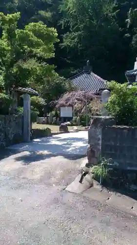 明鐘院独鈷寺の山門