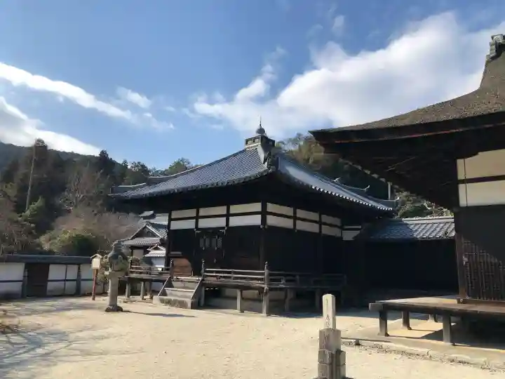 園城寺(三井寺)の{uncategorized: "未分類", other: "その他", undefined: "問題あり", building: "その他建物", grave: "お墓", sacred_gate: "鳥居", guardian: "狛犬", statue: "像", buddha: "仏像", history: "歴史", nature: "自然", garden: "庭園", animal: "動物", pagoda: "塔", temizu: "手水舎", mountain_gate: "山門・神門", sanctuary: "本殿・本堂", subordinate: "末社・摂社", art: "芸術", scenery: "景色", jizo: "地蔵", ema: "絵馬", goshuin: "御朱印", omikuji: "おみくじ", items: "授与品その他", amulet: "お守り", goshuincho: "御朱印帳", eats: "食事", festival: "お祭り", votive_dance: "神楽", shichigosan: "七五三参", wedding: "結婚式", experience: "体験その他", initially: "初詣", around: "周辺", anti_infection: "感染症対策"}