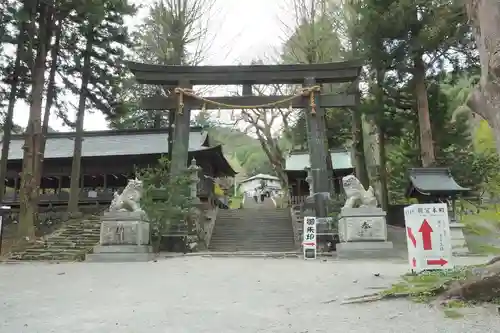 諏訪大社上社前宮の鳥居