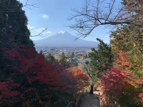 新倉富士浅間神社の景色