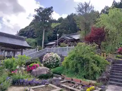 伊夜比咩神社の{uncategorized: "未分類", other: "その他", undefined: "問題あり", building: "その他建物", grave: "お墓", sacred_gate: "鳥居", guardian: "狛犬", statue: "像", buddha: "仏像", history: "歴史", nature: "自然", garden: "庭園", animal: "動物", pagoda: "塔", temizu: "手水舎", mountain_gate: "山門・神門", sanctuary: "本殿・本堂", subordinate: "末社・摂社", art: "芸術", scenery: "景色", jizo: "地蔵", ema: "絵馬", goshuin: "御朱印", omikuji: "おみくじ", items: "授与品その他", amulet: "お守り", goshuincho: "御朱印帳", eats: "食事", festival: "お祭り", votive_dance: "神楽", shichigosan: "七五三参", wedding: "結婚式", experience: "体験その他", initially: "初詣", around: "周辺", anti_infection: "感染症対策"}