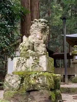 室生龍穴神社の狛犬