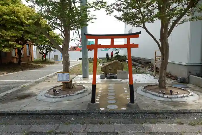 こま･チヨ神社の鳥居