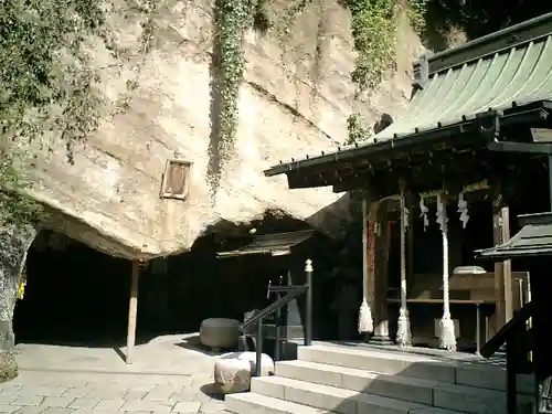 銭洗弁財天宇賀福神社の本殿・本堂