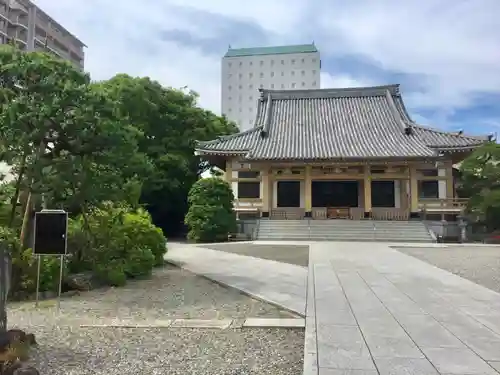霊巌寺の本殿・本堂