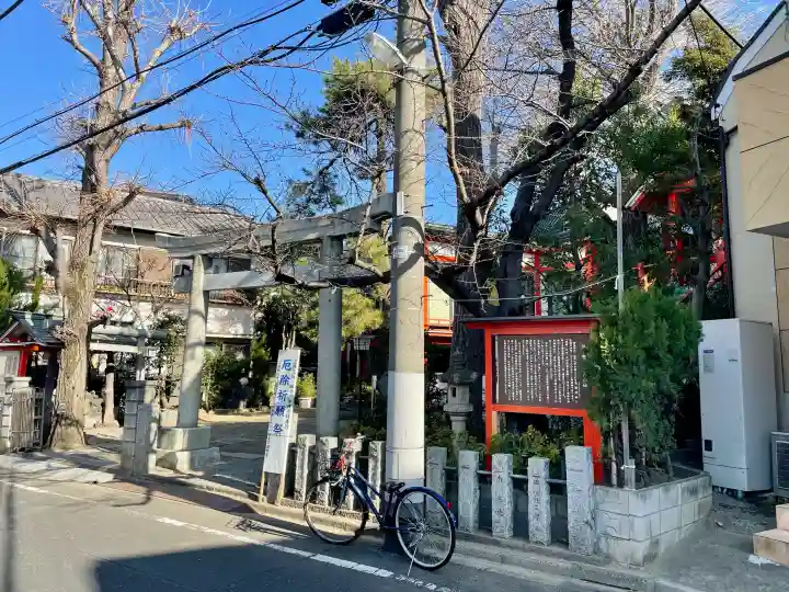 於玉稲荷神社の{uncategorized: "未分類", other: "その他", undefined: "問題あり", building: "その他建物", grave: "お墓", sacred_gate: "鳥居", guardian: "狛犬", statue: "像", buddha: "仏像", history: "歴史", nature: "自然", garden: "庭園", animal: "動物", pagoda: "塔", temizu: "手水舎", mountain_gate: "山門・神門", sanctuary: "本殿・本堂", subordinate: "末社・摂社", art: "芸術", scenery: "景色", jizo: "地蔵", ema: "絵馬", goshuin: "御朱印", omikuji: "おみくじ", items: "授与品その他", amulet: "お守り", goshuincho: "御朱印帳", eats: "食事", festival: "お祭り", votive_dance: "神楽", shichigosan: "七五三参", wedding: "結婚式", experience: "体験その他", initially: "初詣", around: "周辺", anti_infection: "感染症対策"}