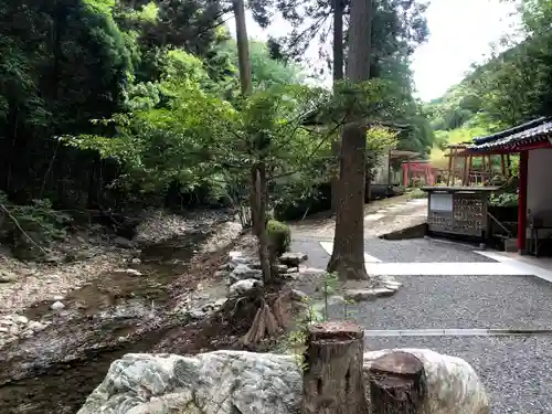 龍神ハナグリ石神社の建物その他