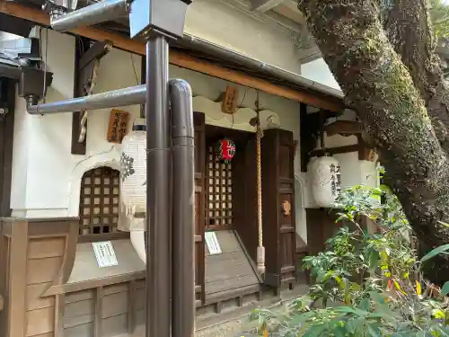 雨宝院の{uncategorized: "未分類", other: "その他", undefined: "問題あり", building: "その他建物", grave: "お墓", sacred_gate: "鳥居", guardian: "狛犬", statue: "像", buddha: "仏像", history: "歴史", nature: "自然", garden: "庭園", animal: "動物", pagoda: "塔", temizu: "手水舎", mountain_gate: "山門・神門", sanctuary: "本殿・本堂", subordinate: "末社・摂社", art: "芸術", scenery: "景色", jizo: "地蔵", ema: "絵馬", goshuin: "御朱印", omikuji: "おみくじ", items: "授与品その他", amulet: "お守り", goshuincho: "御朱印帳", eats: "食事", festival: "お祭り", votive_dance: "神楽", shichigosan: "七五三参", wedding: "結婚式", experience: "体験その他", initially: "初詣", around: "周辺", anti_infection: "感染症対策"}