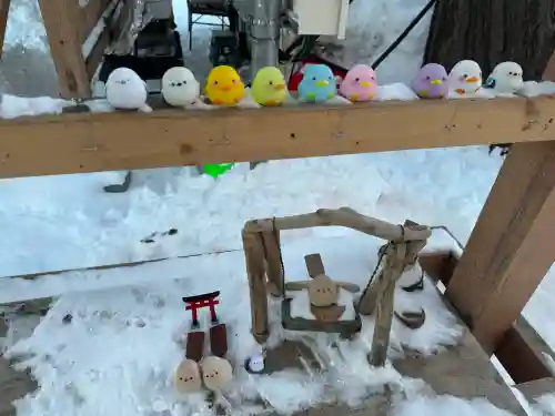 札幌諏訪神社の{uncategorized: "未分類", other: "その他", undefined: "問題あり", building: "その他建物", grave: "お墓", sacred_gate: "鳥居", guardian: "狛犬", statue: "像", buddha: "仏像", history: "歴史", nature: "自然", garden: "庭園", animal: "動物", pagoda: "塔", temizu: "手水舎", mountain_gate: "山門・神門", sanctuary: "本殿・本堂", subordinate: "末社・摂社", art: "芸術", scenery: "景色", jizo: "地蔵", ema: "絵馬", goshuin: "御朱印", omikuji: "おみくじ", items: "授与品その他", amulet: "お守り", goshuincho: "御朱印帳", eats: "食事", festival: "お祭り", votive_dance: "神楽", shichigosan: "七五三参", wedding: "結婚式", experience: "体験その他", initially: "初詣", around: "周辺", anti_infection: "感染症対策"}