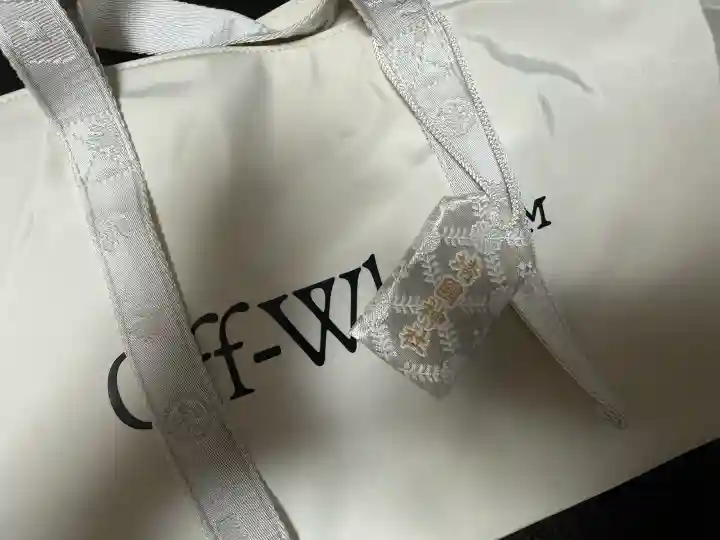 靖國神社の{uncategorized: "未分類", other: "その他", undefined: "問題あり", building: "その他建物", grave: "お墓", sacred_gate: "鳥居", guardian: "狛犬", statue: "像", buddha: "仏像", history: "歴史", nature: "自然", garden: "庭園", animal: "動物", pagoda: "塔", temizu: "手水舎", mountain_gate: "山門・神門", sanctuary: "本殿・本堂", subordinate: "末社・摂社", art: "芸術", scenery: "景色", jizo: "地蔵", ema: "絵馬", goshuin: "御朱印", omikuji: "おみくじ", items: "授与品その他", amulet: "お守り", goshuincho: "御朱印帳", eats: "食事", festival: "お祭り", votive_dance: "神楽", shichigosan: "七五三参", wedding: "結婚式", experience: "体験その他", initially: "初詣", around: "周辺", anti_infection: "感染症対策"}