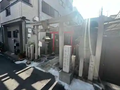 玉菊稲荷神社の{uncategorized: "未分類", other: "その他", undefined: "問題あり", building: "その他建物", grave: "お墓", sacred_gate: "鳥居", guardian: "狛犬", statue: "像", buddha: "仏像", history: "歴史", nature: "自然", garden: "庭園", animal: "動物", pagoda: "塔", temizu: "手水舎", mountain_gate: "山門・神門", sanctuary: "本殿・本堂", subordinate: "末社・摂社", art: "芸術", scenery: "景色", jizo: "地蔵", ema: "絵馬", goshuin: "御朱印", omikuji: "おみくじ", items: "授与品その他", amulet: "お守り", goshuincho: "御朱印帳", eats: "食事", festival: "お祭り", votive_dance: "神楽", shichigosan: "七五三参", wedding: "結婚式", experience: "体験その他", initially: "初詣", around: "周辺", anti_infection: "感染症対策"}