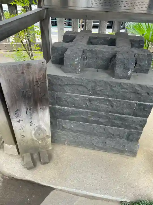 亀戸 香取神社の{uncategorized: "未分類", other: "その他", undefined: "問題あり", building: "その他建物", grave: "お墓", sacred_gate: "鳥居", guardian: "狛犬", statue: "像", buddha: "仏像", history: "歴史", nature: "自然", garden: "庭園", animal: "動物", pagoda: "塔", temizu: "手水舎", mountain_gate: "山門・神門", sanctuary: "本殿・本堂", subordinate: "末社・摂社", art: "芸術", scenery: "景色", jizo: "地蔵", ema: "絵馬", goshuin: "御朱印", omikuji: "おみくじ", items: "授与品その他", amulet: "お守り", goshuincho: "御朱印帳", eats: "食事", festival: "お祭り", votive_dance: "神楽", shichigosan: "七五三参", wedding: "結婚式", experience: "体験その他", initially: "初詣", around: "周辺", anti_infection: "感染症対策"}